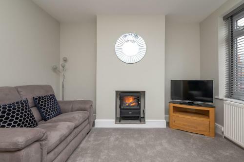Pass The Keys High Spec 2 Bed House With Driveway And Garden