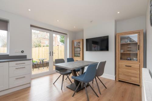 Pass The Keys High Spec 2 Bed House With Driveway And Garden