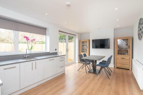 Pass The Keys High Spec 2 Bed House With Driveway And Garden