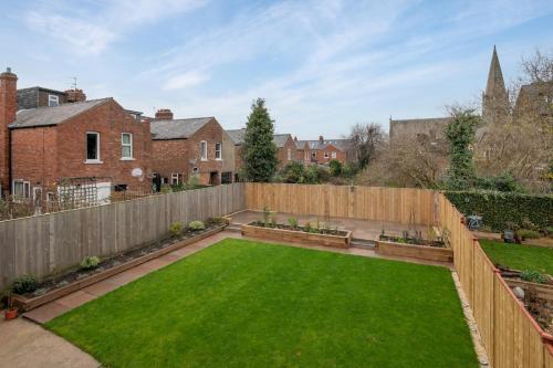Pass The Keys High Spec 2 Bed House With Driveway And Garden