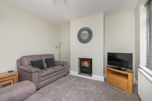 Pass The Keys High Spec 2 Bed House With Driveway And Garden