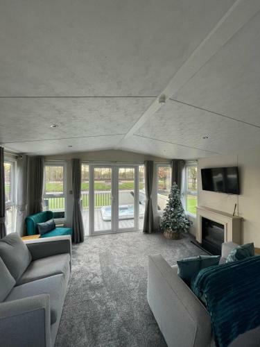 Tarn Lodge With Hot Tub