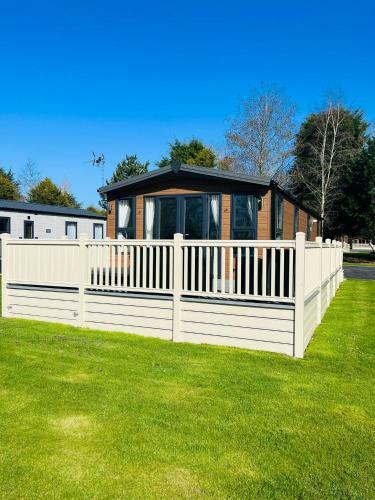 Tarn Lodge With Hot Tub