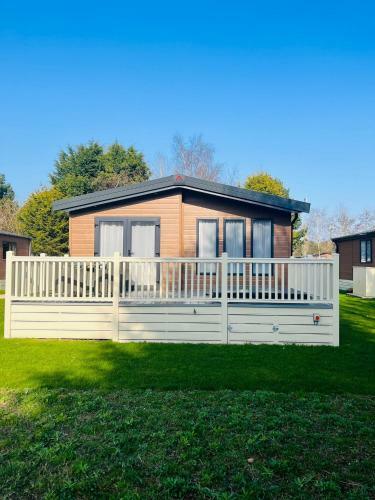 Barakah Lodge With Hot Tub