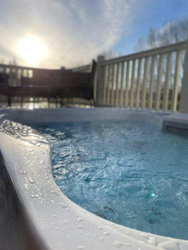 Bakers Lodge With Hot Tub