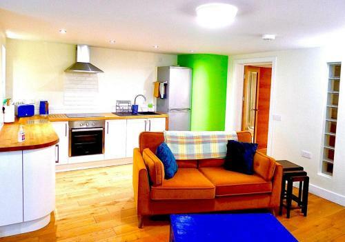 ?dragons Den? Centrally Located Modern Apartment