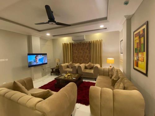 Apartamento Luxurious 1bhk & 2bhk Bahria Heights Apts.