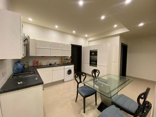Apartamento Luxurious 1bhk & 2bhk Bahria Heights Apts.