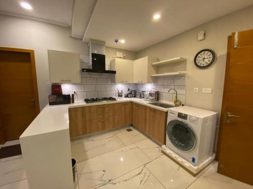 Apartamento Luxurious 1bhk & 2bhk Bahria Heights Apts.