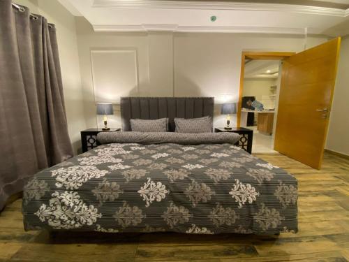 Apartamento Luxurious 1bhk & 2bhk Bahria Heights Apts.