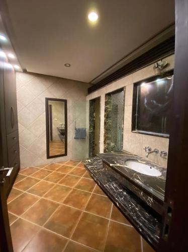 Apartamento Luxurious 1bhk & 2bhk Bahria Heights Apts.