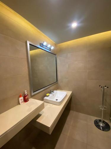 Apartamento Luxurious 1bhk & 2bhk Bahria Heights Apts.