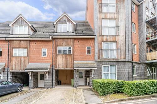 Millward House For Families And Contractor Stays