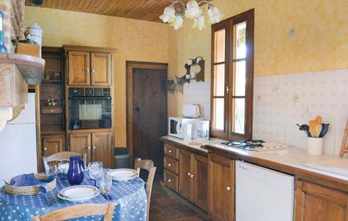 Holiday Home Le Bourg H-680