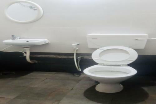 Oyo 84664 Chalukya Comforts Bk Hotel