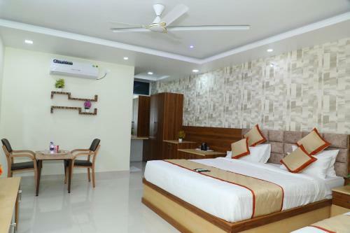 Hotel 8th Mile Suites
