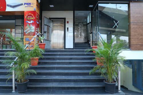Hotel 8th Mile Suites