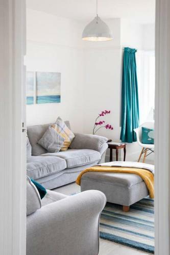 Apartamento Absolute Beachfront With Decked Garden Oasis And Views