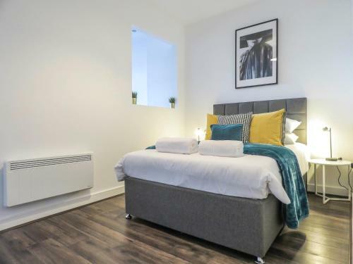 Tudors Esuites Jq Studio Apartment