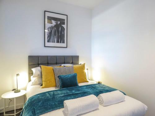 Tudors Esuites Jq Studio Apartment