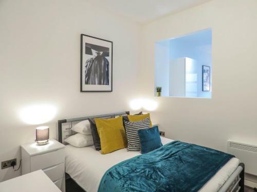 Tudors Esuites Jq Studio Apartment
