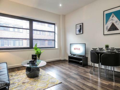 Tudors Esuites Jq Studio Apartment