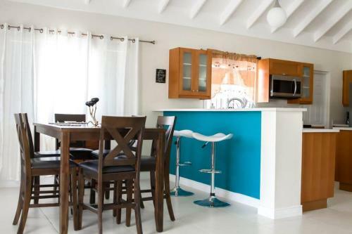 Modern And Cheerful 3 Bedroom Villa