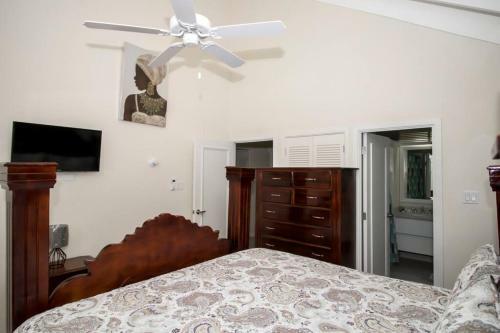 Modern And Cheerful 3 Bedroom Villa