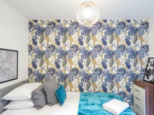 Tudors Esuites 5 Bed House