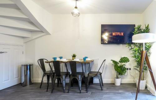 Tudors Esuites 5 Bed House