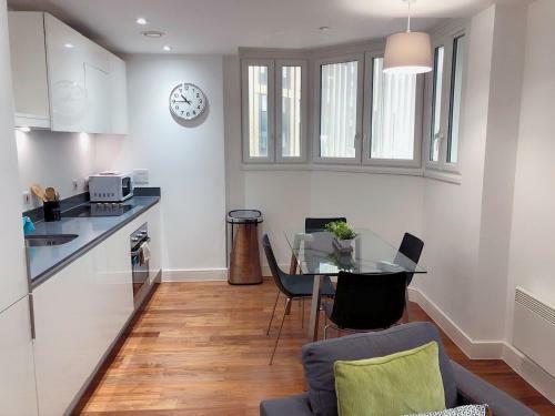 Luxury City View 2bed Broadstreet Apartment With Self-checkin
