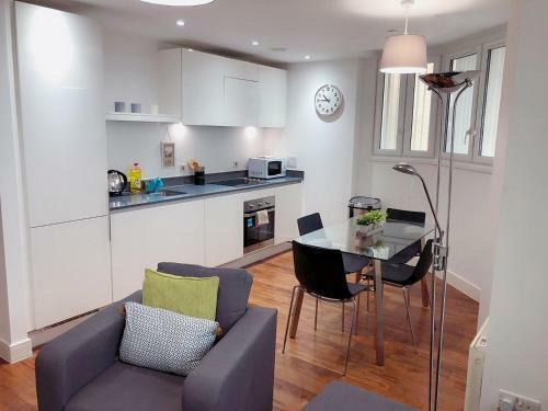 Luxury City View 2bed Broadstreet Apartment With Self-checkin
