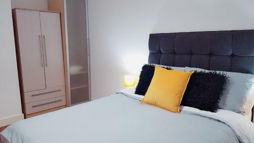 Luxury City View 2bed Broadstreet Apartment With Self-checkin