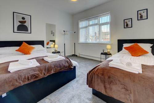 Swindon House Serviced Accommodation By Cmc Property Investors