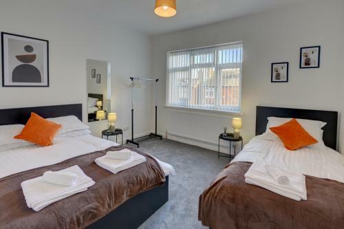 Swindon House Serviced Accommodation By Cmc Property Investors