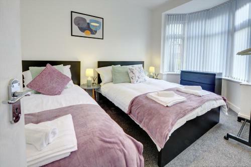 Swindon House Serviced Accommodation By Cmc Property Investors