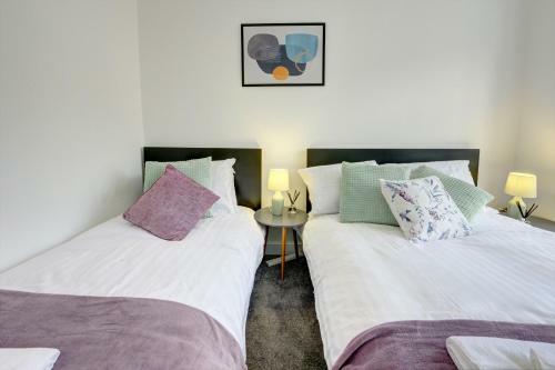 Swindon House Serviced Accommodation By Cmc Property Investors