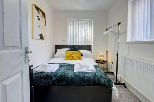 Swindon House Serviced Accommodation By Cmc Property Investors