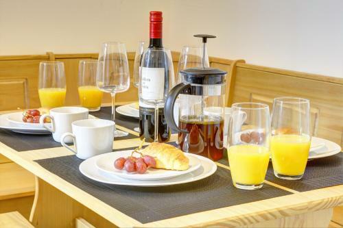 Swindon House Serviced Accommodation By Cmc Property Investors