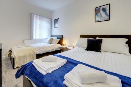 Swindon House Serviced Accommodation By Cmc Property Investors
