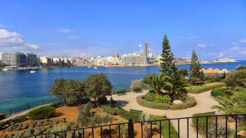 Superb Seafront Family Apartment