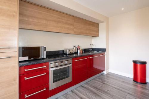 Apartment Stay With Avril