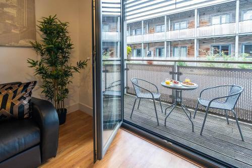 Haus Apartments Arcadian 2 Single Beds Balcony & Parking