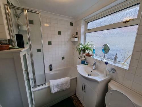 Three Bedroom Terrace House At Edgbaston Reservoir