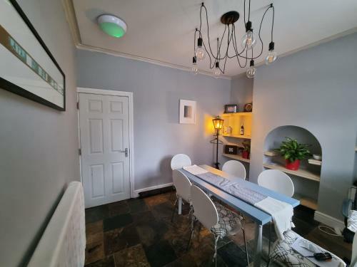 Three Bedroom Terrace House At Edgbaston Reservoir