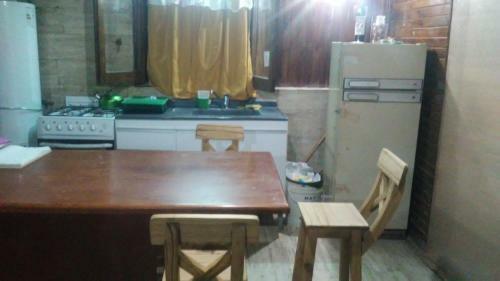 Entre Vinos Y Monta�as