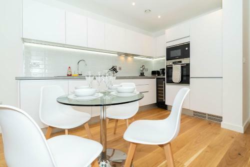 Lavish 1 Bedroom Stylish Apartment - City Centre