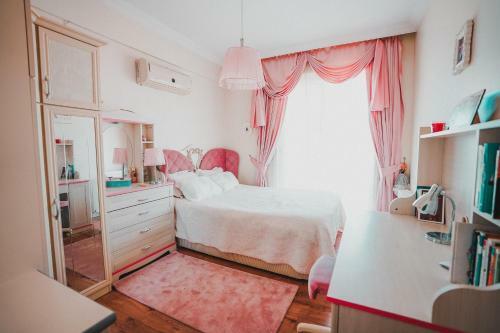 �zel Havuzlu Geni? Ferah Bah�eli M�stakil Villa