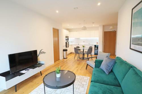 Central 1 Bed Apartment On Quiet Road