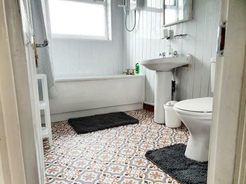 Spacious Birmingham 4 Bed House With Parking And Wifi